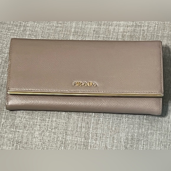 PRADA Saffiano Metal Bar Continental Flap Wallet Argila - Picture 2 of 16
